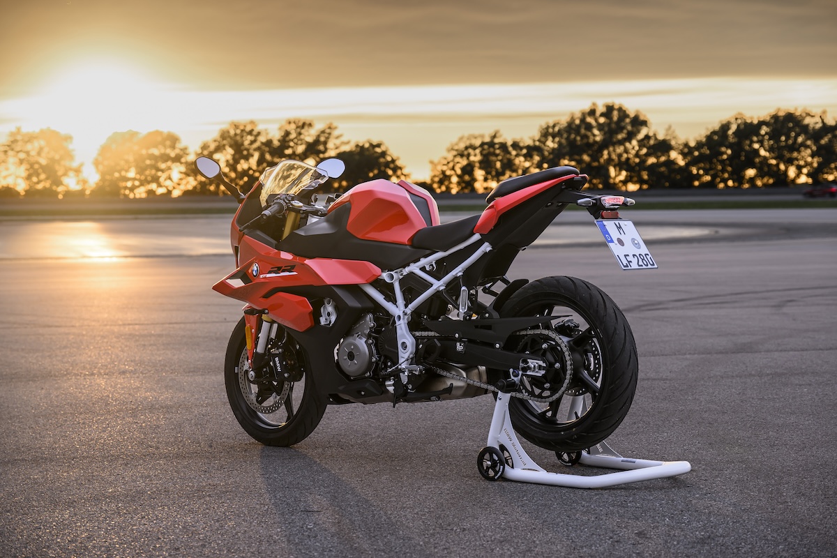 BMW F 450 RR First Look: A 48 hp Twin With a Space Frame and a Lap Timer 12 BMW F 450 RR
